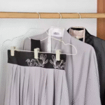 ⁦Non-slip household hanging clothes non-marking set of hangers with clips underwear drying rack (PACK OF 20)⁩ - الصورة ⁦4⁩