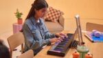 ⁦Roli Smart Piano+ Airwave Bundle,49-Key Digital Piano for Beginners,Rainbow LED Lights&Free Apps,256 Voices,100+ Auto Chords,MIDI Support,Learning Portable Keyboard,Gift for Birthdays or Holidays⁩ - الصورة ⁦8⁩