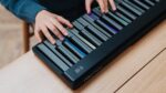 ⁦Roli Smart Piano+ Airwave Bundle,49-Key Digital Piano for Beginners,Rainbow LED Lights&Free Apps,256 Voices,100+ Auto Chords,MIDI Support,Learning Portable Keyboard,Gift for Birthdays or Holidays⁩ - الصورة ⁦5⁩